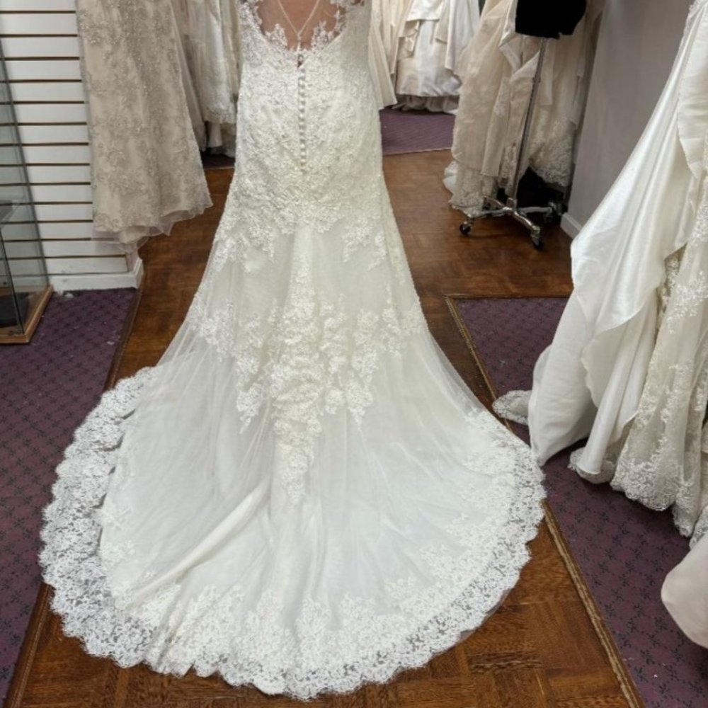 Ivory Ellis wedding dress